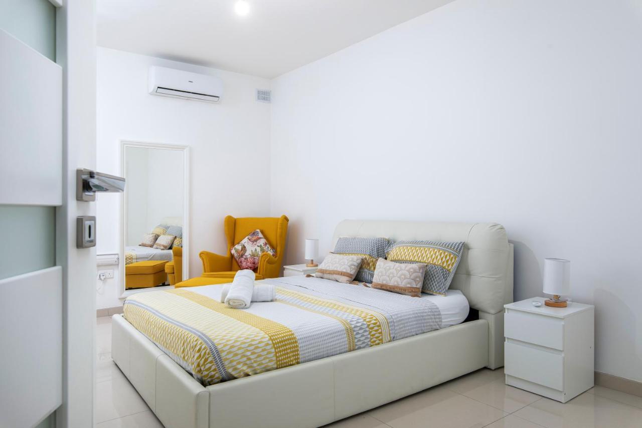 Spacious, Modern & Cosy 2 Bedroom 2 Bathroom Apartment - St. Julians San Ġiljan Buitenkant foto